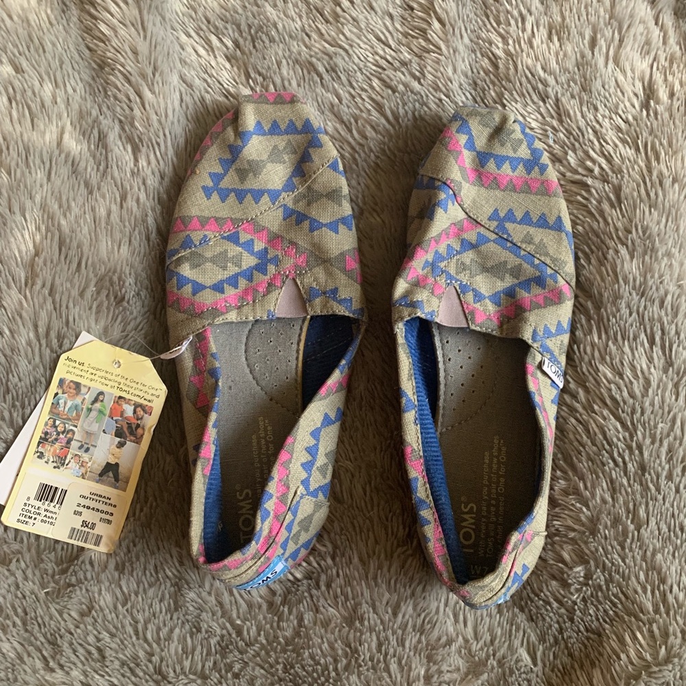 Toms shoes NWT